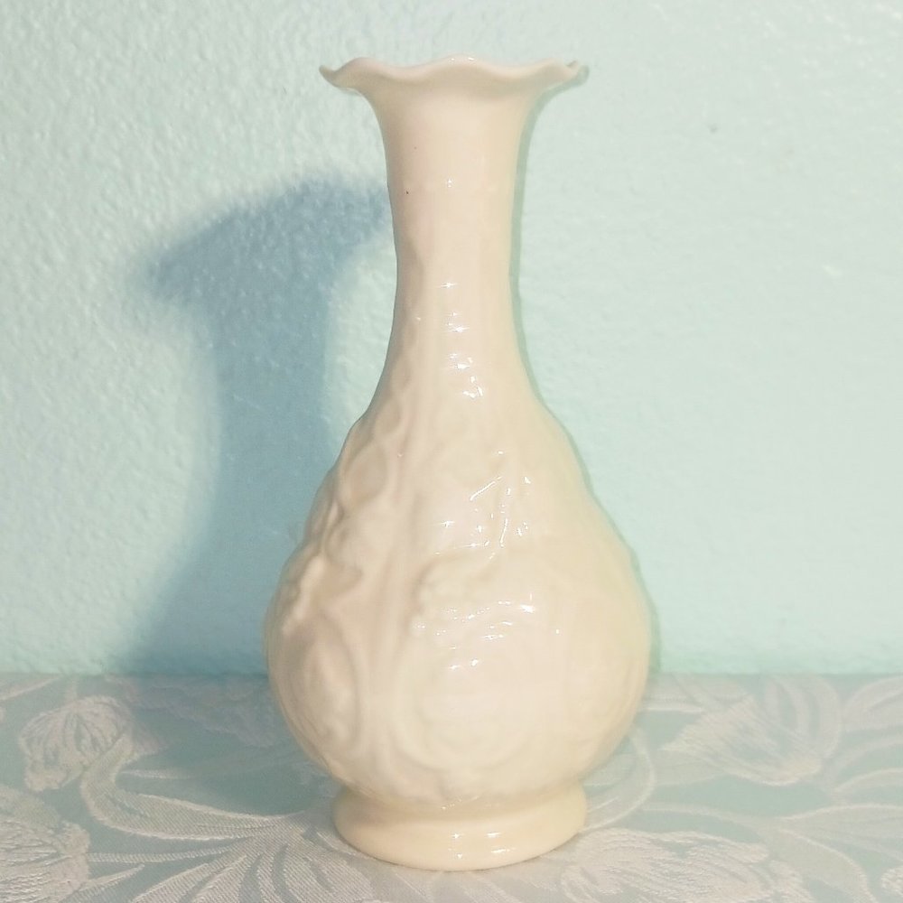 Beautiful Vintage Irish Belleek Porcelain Vase